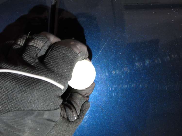 In 3 Schritten tiefe Kratzer entfernen