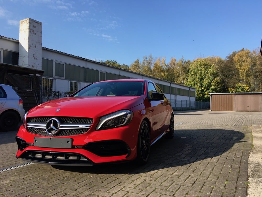 Teamwork: Mercedes Benz A45AMG